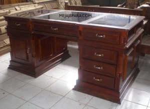 Meja Kerja Jati