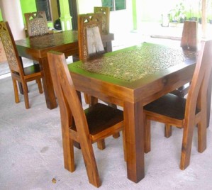 Meja Makan Trembesi Model Koin MJ-MM78